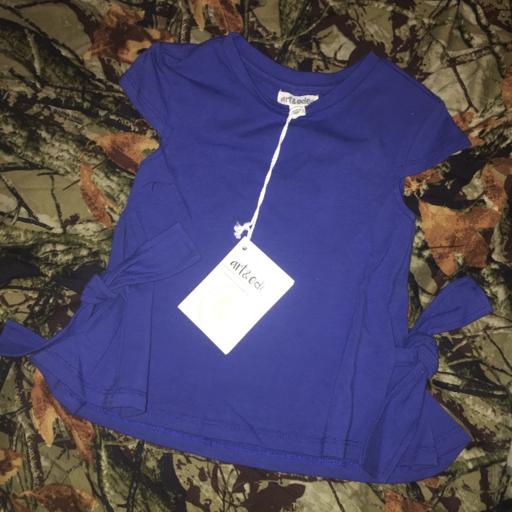 Shirt with bows on side